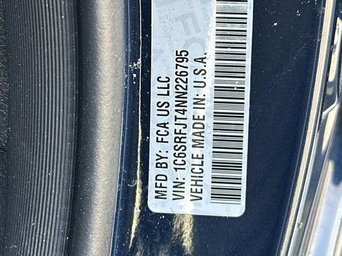 Used 2022 RAM 1500 Laramie AWD/4WD image 30