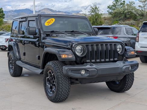 Used 2019 Jeep Wrangler Unlimited Sahara w/ Uconnect 4C Nav & Sound Group AWD/4WD image 7