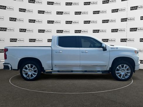 Used 2024 Chevrolet Silverado 1500 High Country w/ High Country Premium Package AWD/4WD image 7