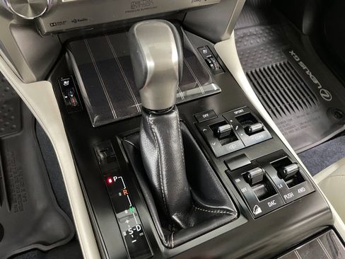 Used 2020 Lexus GX 460 Luxury w/ Accessory Package AWD/4WD image 38