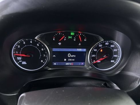 Used 2024 GMC Terrain SLT AWD/4WD image 12
