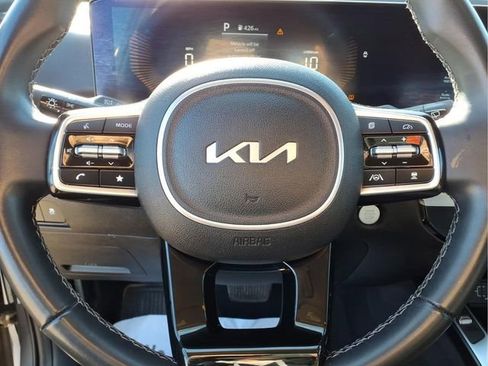 Used 2024 Kia Sorento S image 16