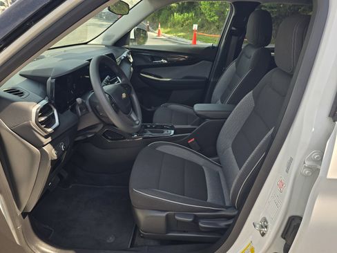 Used 2025 Chevrolet TrailBlazer LT AWD/4WD image 11