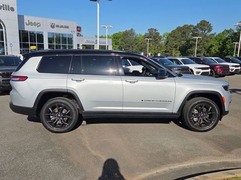 Used 2025 Jeep Grand Cherokee L Limited image 14