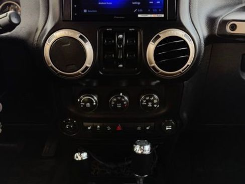 Used 2017 Jeep Wrangler Unlimited Sahara image 26