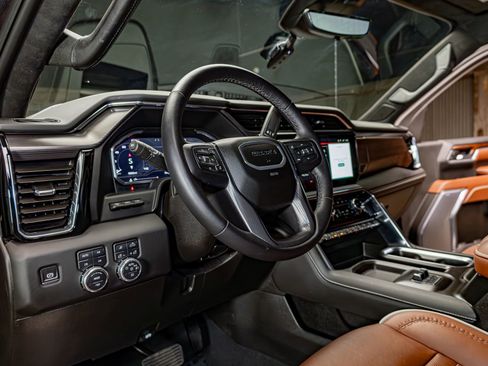 Used 2025 GMC Sierra 2500 Denali Ultimate image 15
