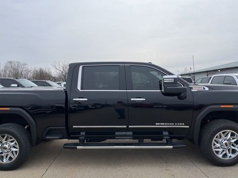 Used 2022 GMC Sierra 2500 SLT w/ SLT Premium Package AWD/4WD image 4