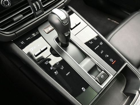 Certified 2025 Porsche Macan image 22