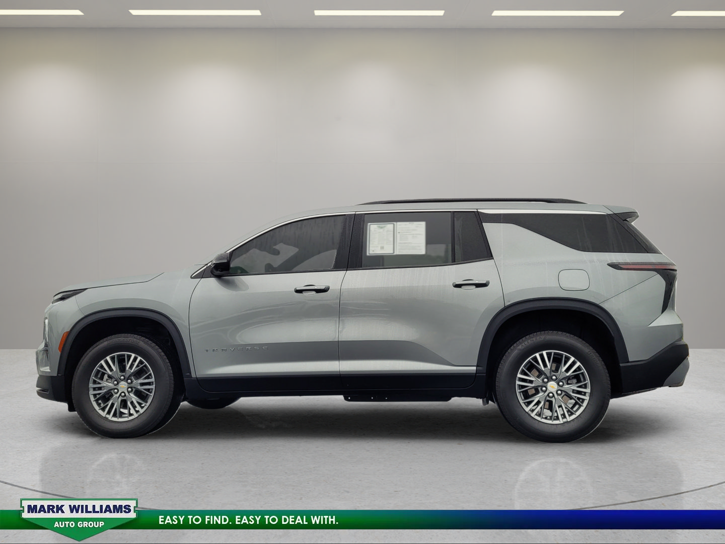 Used 2025 Chevrolet Traverse LT w/ Driver Confidence Package FWD image 7