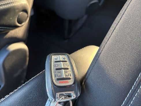 Used 2023 Chrysler Voyager LX image 29