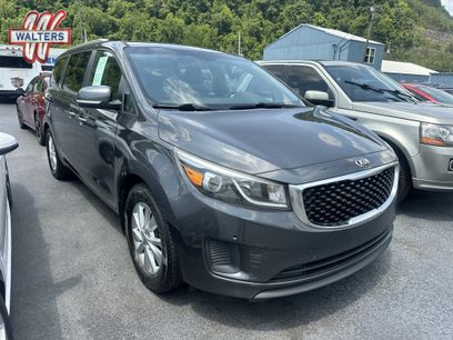 Used 2017 Kia Sedona LX w/ LX Essentials Premium Package