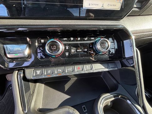 Used 2024 GMC Sierra 2500 AT4 w/ AT4 Premium Plus Package image 6