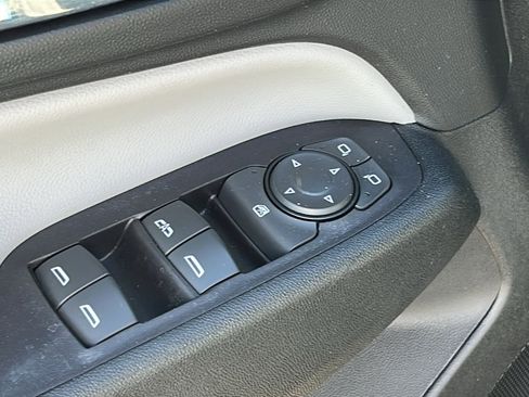 Used 2019 Chevrolet Equinox LT image 12