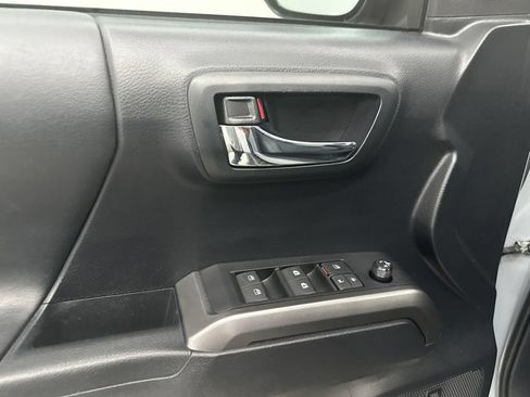 Used 2019 Toyota Tacoma Limited RWD image 15