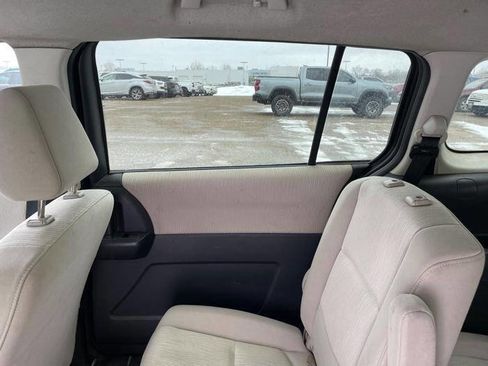 Used 2010 MAZDA MAZDA5 Touring image 24