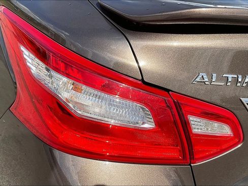 Used 2016 Nissan Altima 2.5 SL w/ 2.5 Technology w/LED Package FWD image 22