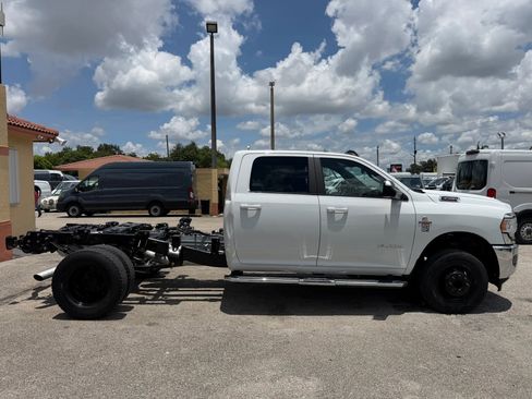 Used 2022 RAM 3500 Big Horn AWD/4WD image 6