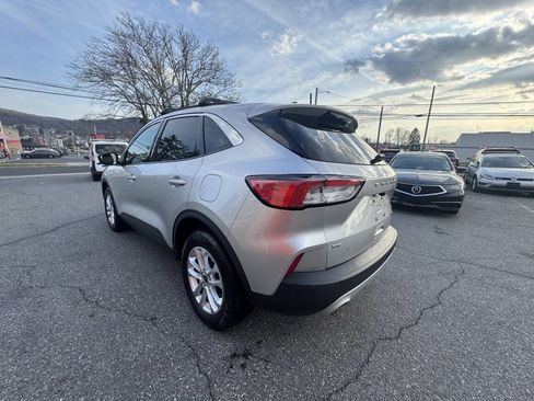 Used 2020 Ford Escape SE image 4