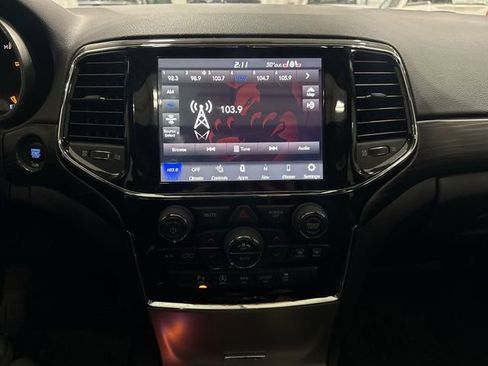 Used 2022 Jeep Grand Cherokee Laredo X image 13