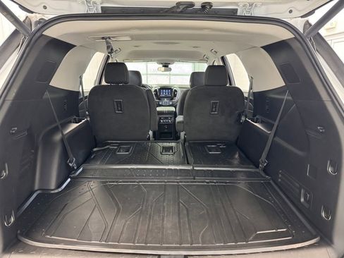 Used 2021 Chevrolet Traverse LT FWD image 24