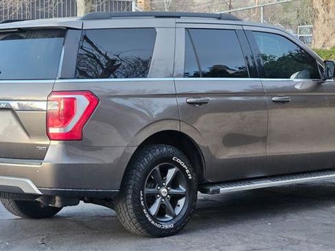Used 2018 Ford Expedition XLT w/ Equipment Group 202A image 5