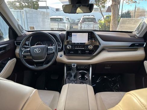 Used 2021 Toyota Highlander Limited image 34