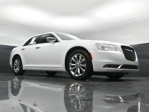 Used 2017 Chrysler 300 C w/ Safetytec Plus Group AWD/4WD image 28