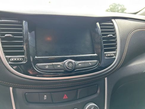 Used 2019 Chevrolet Trax LT w/ LT Convenience Package FWD image 11
