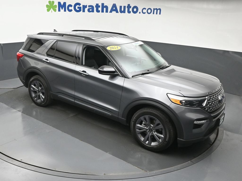 Used 2024 Ford Explorer XLT w/ Equipment Group 202A AWD/4WD image 3