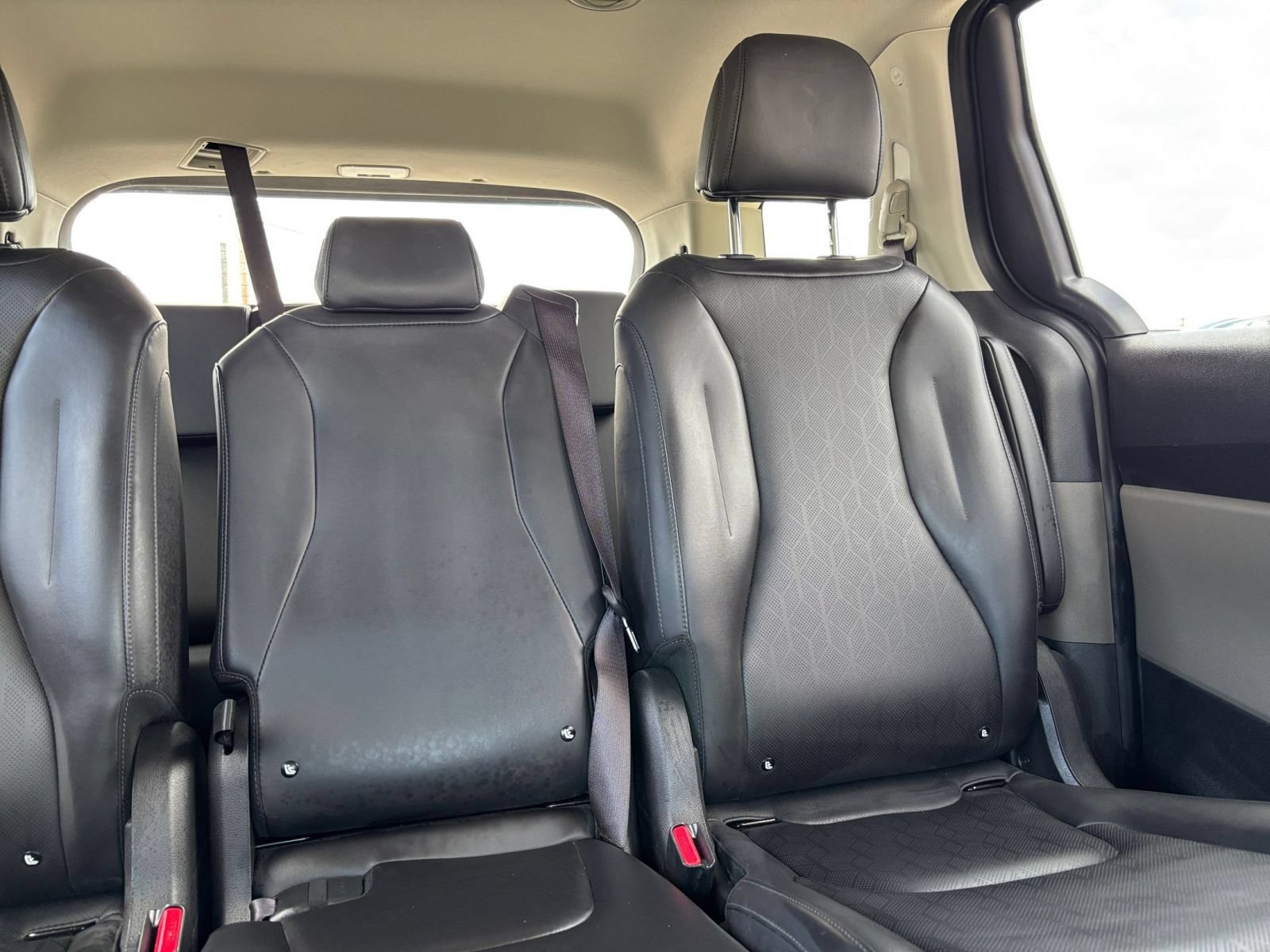 Used 2026 Kia Carnival FWD image 39
