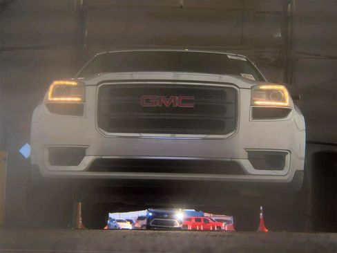Used 2014 GMC Acadia SLE FWD image 3