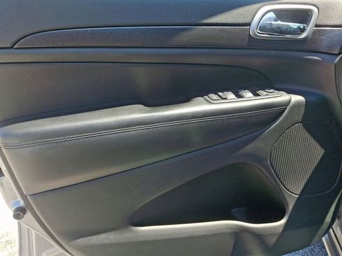 Used 2017 Jeep Grand Cherokee Altitude AWD/4WD image 14