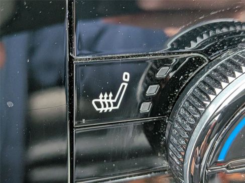 Used 2024 Nissan Armada SL w/ Captain's Chairs Package image 25