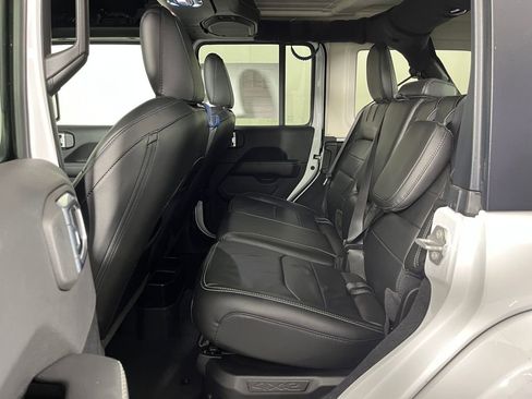 Used 2022 Jeep Wrangler Unlimited Sahara AWD/4WD image 13