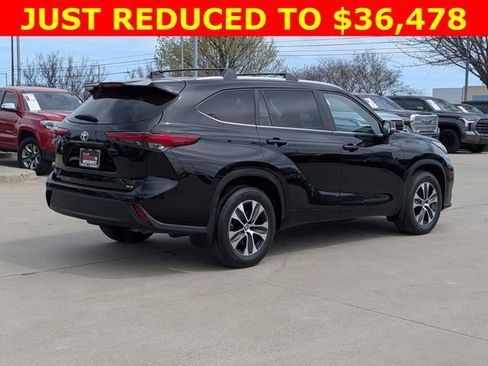 Used 2023 Toyota Highlander XLE FWD image 5
