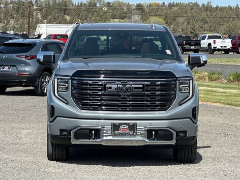 Used 2025 GMC Sierra 1500 Denali Ultimate image 8