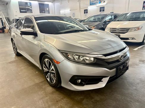 Used 2017 Honda Civic EX-T image 3