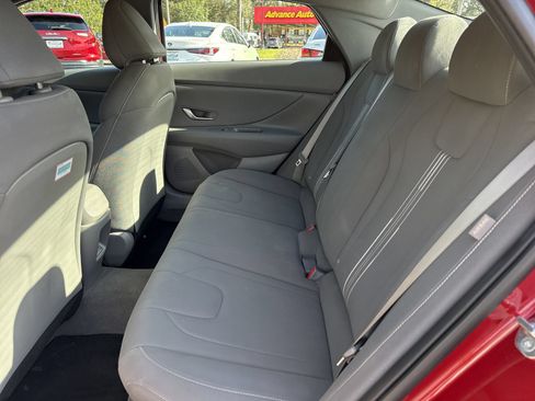 Used 2024 Hyundai Elantra SEL FWD image 10