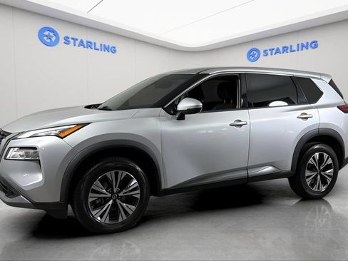Used 2021 Nissan Rogue SV FWD image 2
