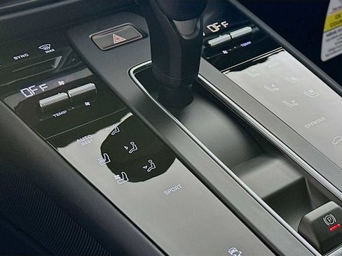 New 2026 Porsche Macan image 22