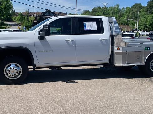 Used 2025 Chevrolet Silverado 3500 LT w/ Convenience Package AWD/4WD image 4
