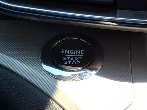 Used 2023 Ford Explorer XLT w/ Equipment Group 202A image 23