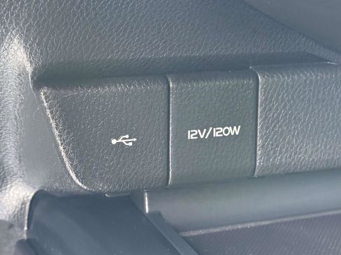 Used 2020 Toyota Camry SE image 19