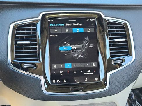 Used 2024 Volvo XC90 B6 Plus image 32