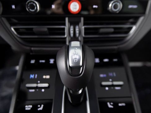 New 2026 Porsche Macan image 27