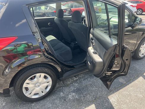 Used 2011 Nissan Versa 1.8 S image 12
