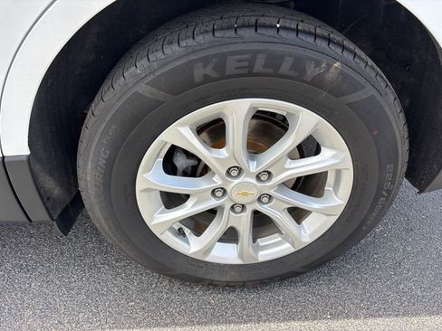 Used 2018 Chevrolet Equinox LT w/ Sun & Infotainment Package image 11