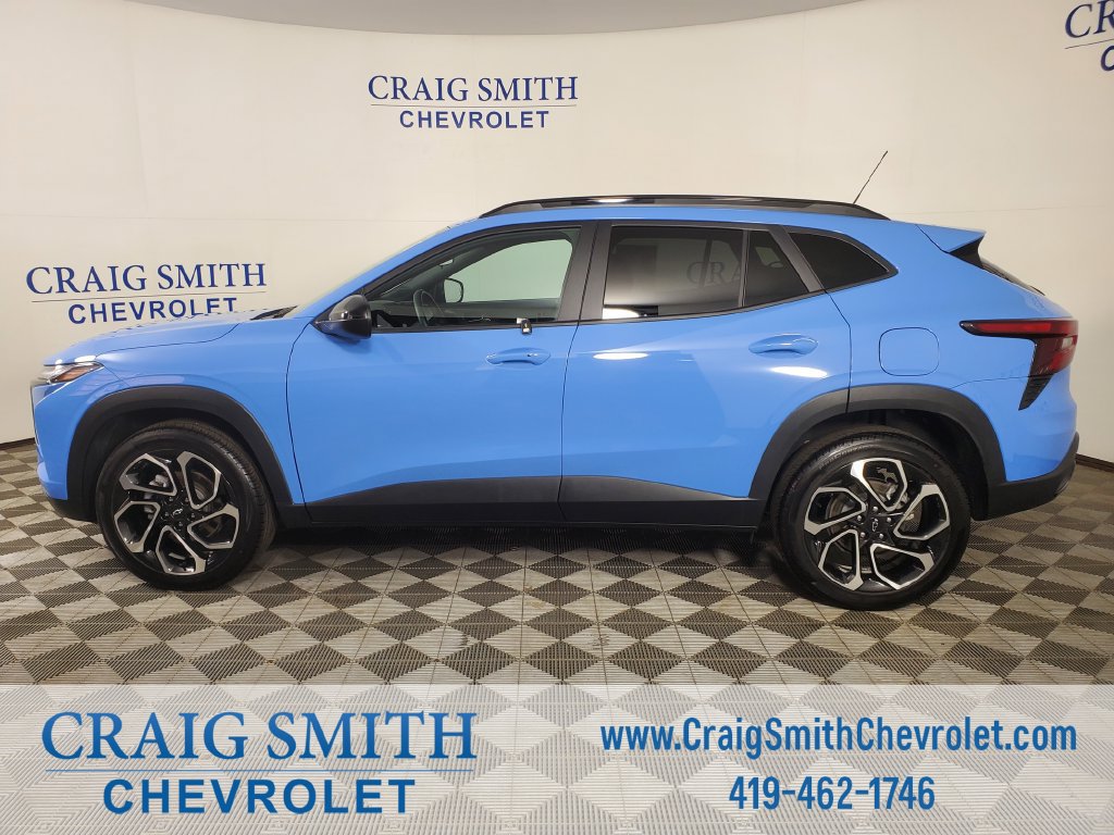 Used 2024 Chevrolet Trax RS FWD image 2