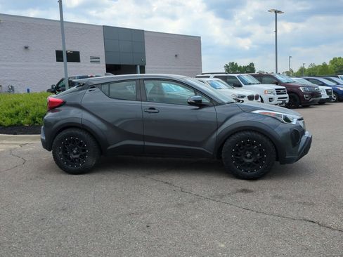 Used 2019 Toyota C-HR LE FWD image 9