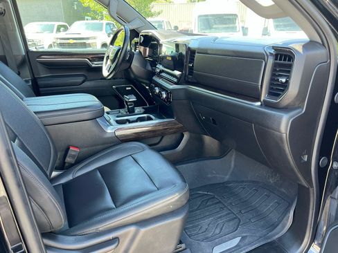 Used 2024 GMC Sierra 1500 Elevation w/ Elevation Premium Package AWD/4WD image 9